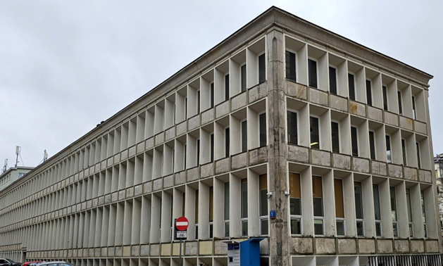 Warszawski „Żyletkowiec” Leykama uratowany przed pazernością dewelopera Fot.: Instagram/Zwycięstwo historii nad szklanymi wieżami! Warszawski „Żyletkowiec” jest już oficjalnie zabytkiem - deweloper nie dobuduje tu planowanego 80-metrowego kolosa.